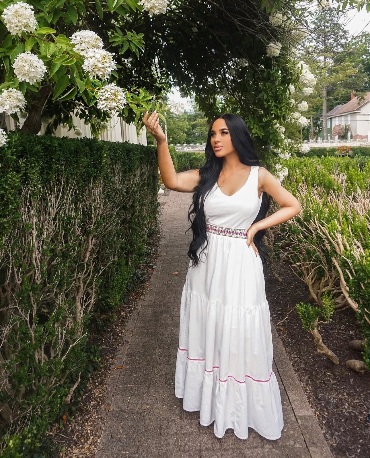 Contrast V-Neck Cutout Sleeveless Maxi Dress